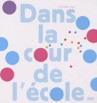 Dans la cour de l'école