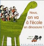 Nous on va à l'école en dinosaure!